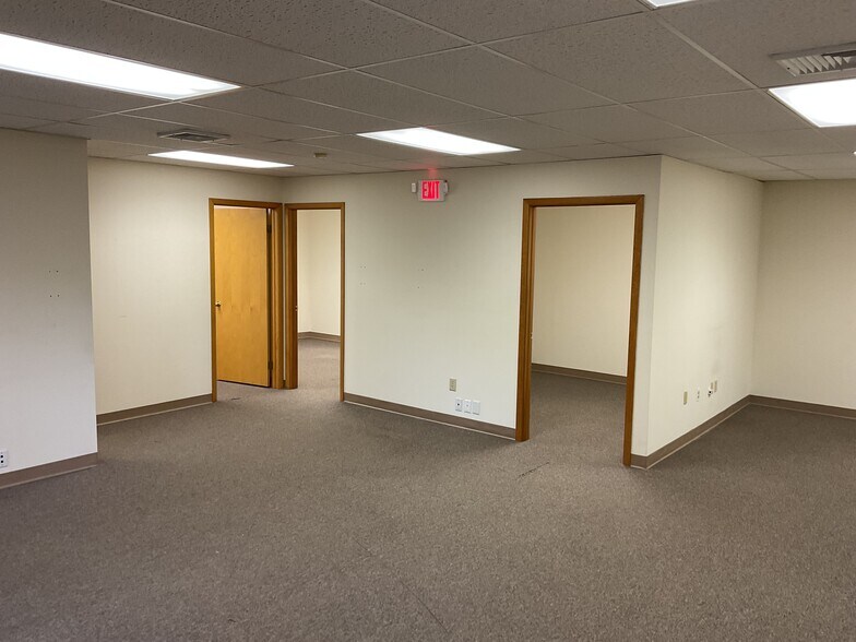 More Photos Of 15 Rockland Ter, Verona Office For Lease