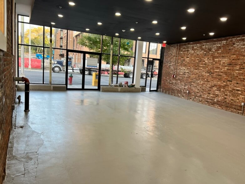 More Photos Of 378 Broad St, Newark Storefront Retail Office For Lease