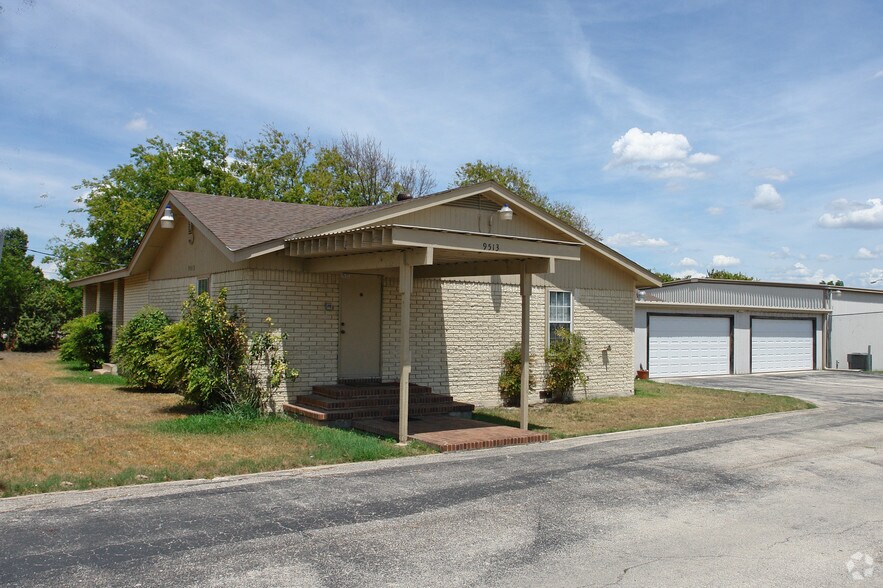 More Photos Of 9513 Brown Ln, Austin Warehouse For Sale