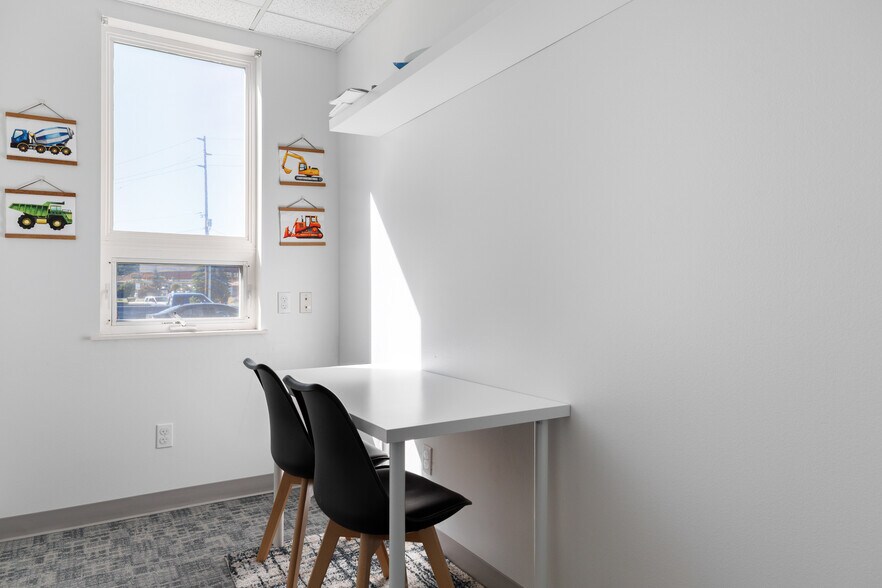 More Photos Of 35 SE Ely St, Oak Harbor Office For Sale