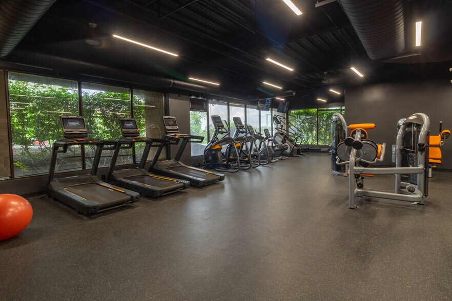 More Photos Of 1717 Dixie Hwy, Ft Wright Office For Lease