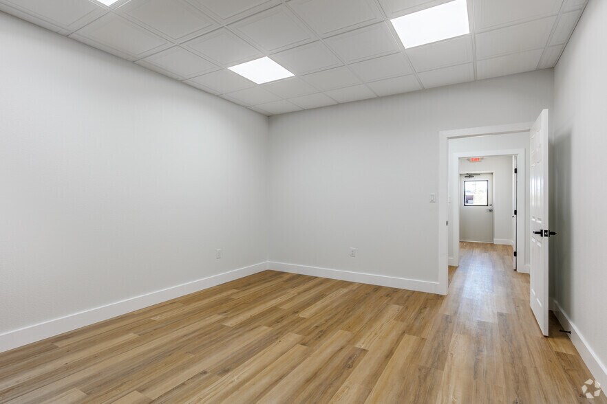 More Photos Of 14333 FM 121, Van Alstyne Flex For Lease