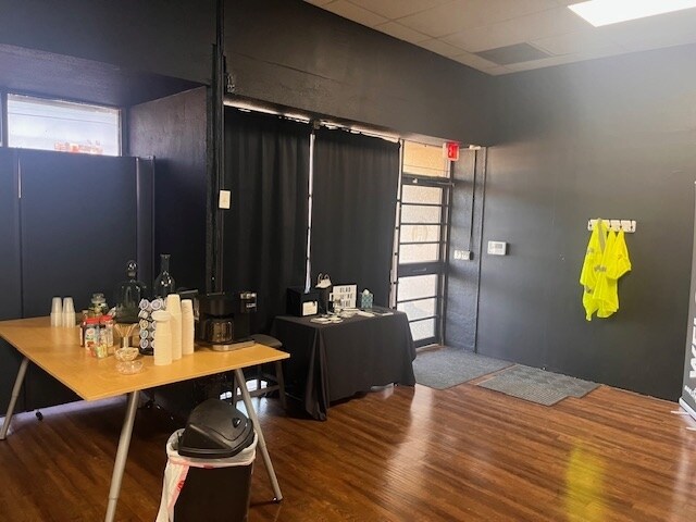 More Photos Of 760-780 N Beach St, Fort Worth Showroom For Lease