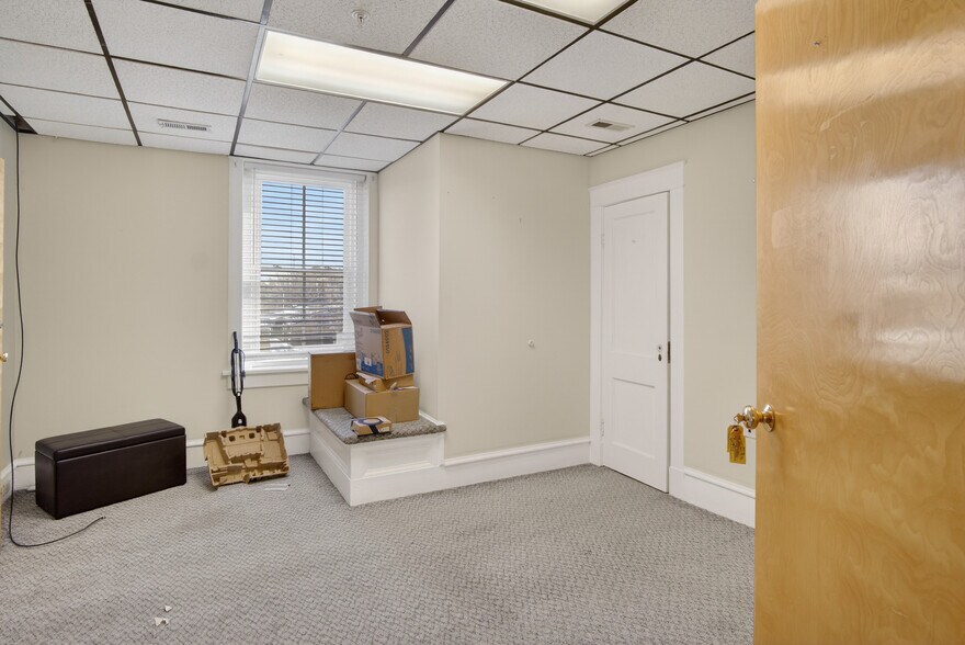 More Photos Of 104-110 S Hill Ave, South Hill Office Residential For Sale