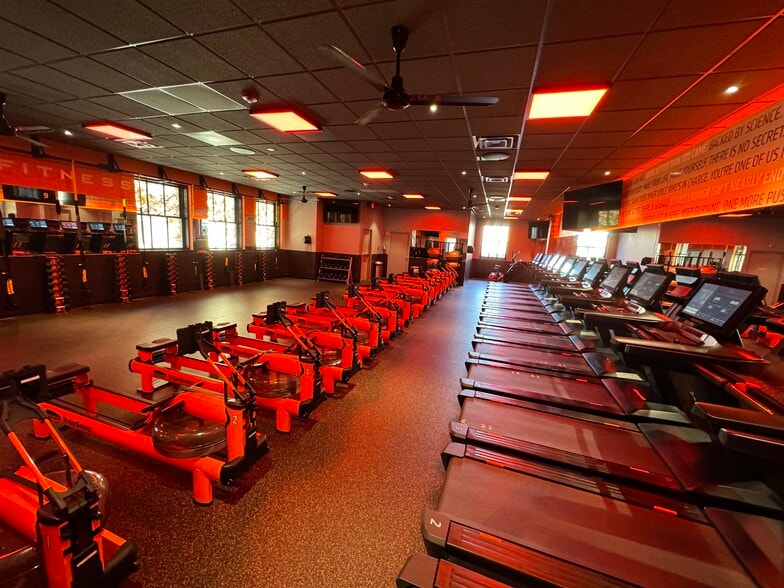 More Photos Of 1040-1044 Lake St, Oak Park Storefront Retail Office For Sale