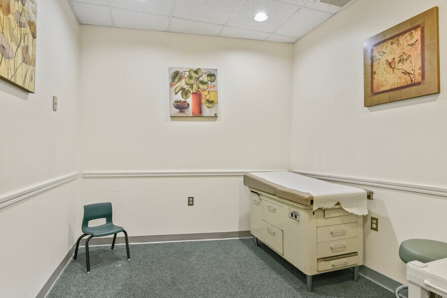 More Photos Of 845 N Main St, Providence Medical For Sale