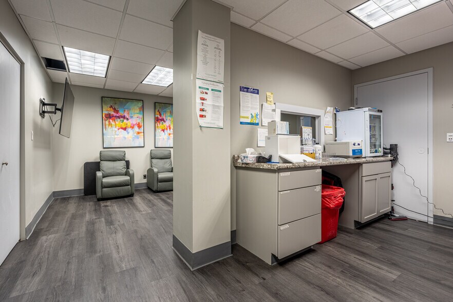 More Photos Of 2400 N Ashland Ave, Chicago Medical For Lease