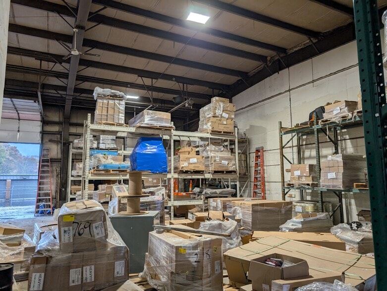 More Photos Of 237 River Rd, Uxbridge Warehouse For Lease