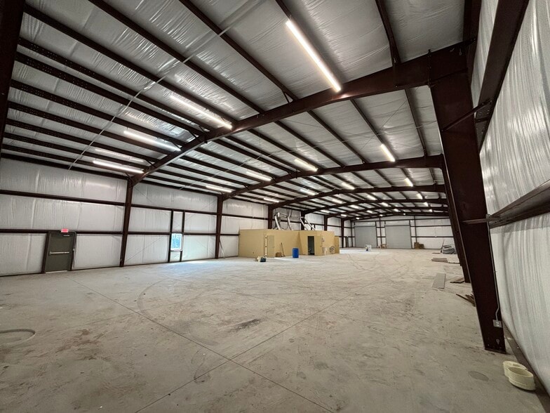 More Photos Of 2995 Mayport Rd, Jacksonville Manufacturing For Lease