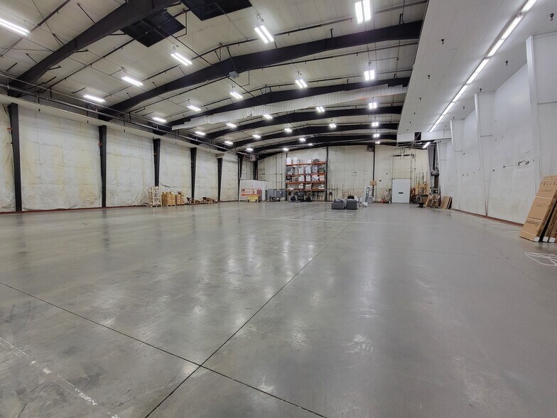 More Photos Of 808 W Cherokee St, Sioux Falls Industrial For Sale