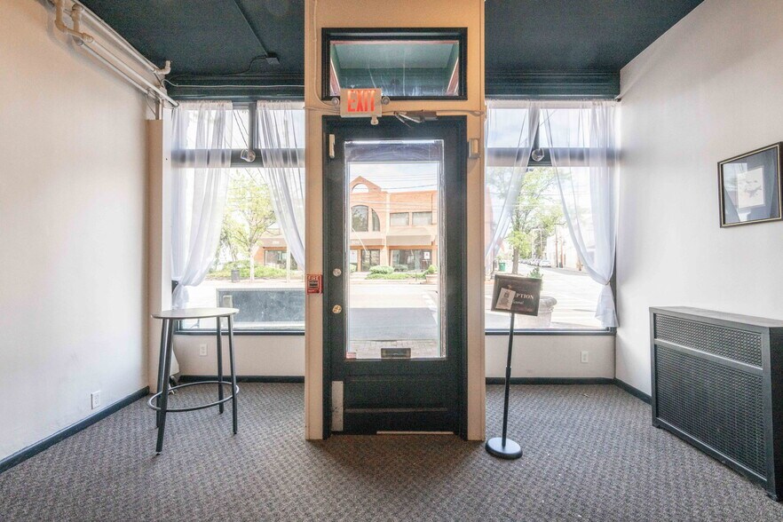 More Photos Of 2015 Madison rd, Cincinnati Storefront Retail Residential For Lease