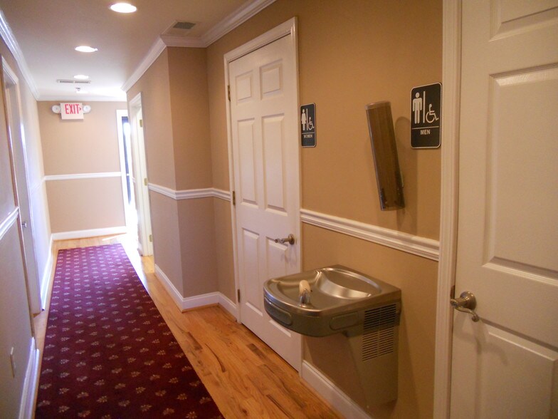 More Photos Of 197 W Crogan St, Lawrenceville Office For Lease