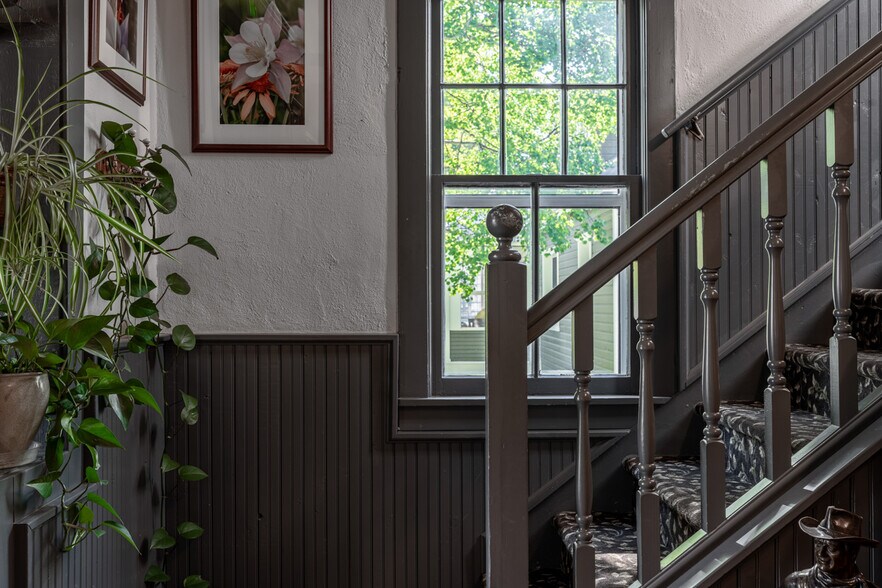 More Photos Of 129 Gothic Ave, Crested Butte Hotel For Sale