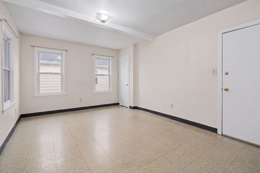 More Photos Of 471 Pond St, Woonsocket Apartments For Sale