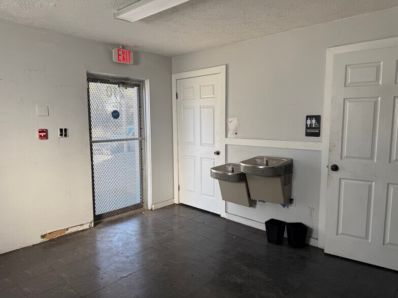 More Photos Of 210 NW 13th St, Ocala Warehouse For Lease