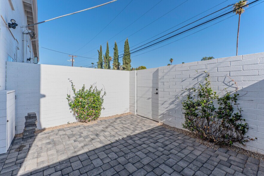 More Photos Of 3530 E Indian School Rd, Phoenix Office For Lease