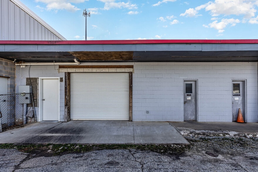 More Photos Of 1041 N Main St, Mooresville Auto Repair For Sale