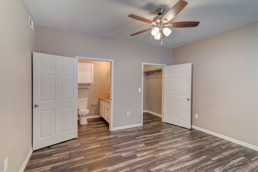 More Photos Of 1045 Sanger Ave, New Braunfels Apartments For Sale