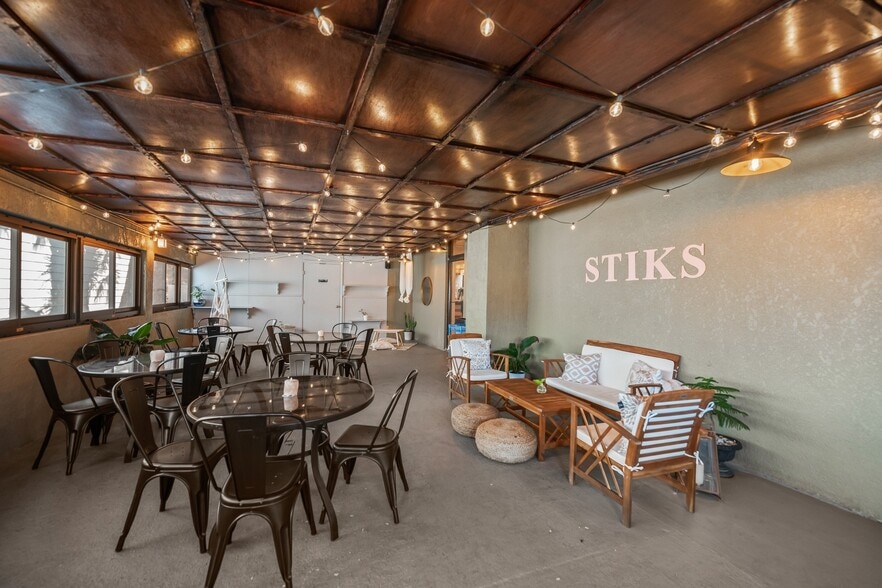 More Photos Of 4413 S Tamiami Trl, Sarasota Restaurant For Sale