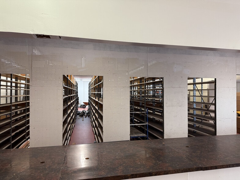 More Photos Of 1315 W State St, Bristol Office For Lease