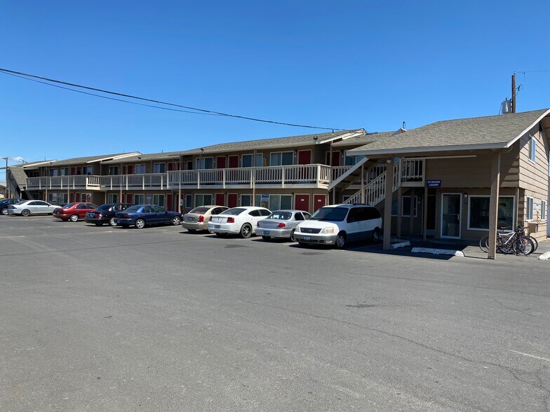 More Photos Of 408 Yakima Valley Hwy, Sunnyside Hotel For Sale
