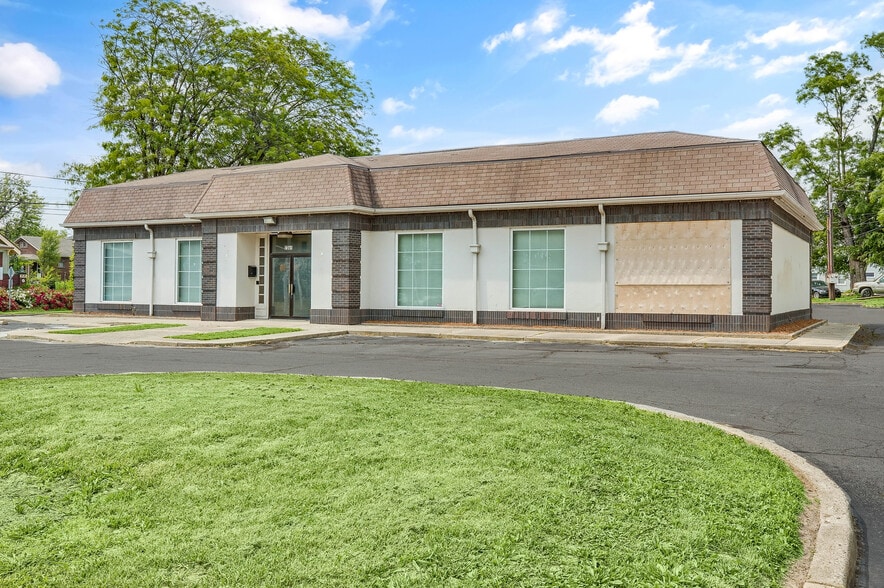 More Photos Of 2359 S Shelby St, Indianapolis Bank For Sale