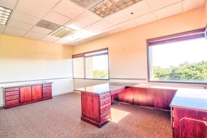 More Photos Of 1150 Cleveland St, Clearwater Office For Lease