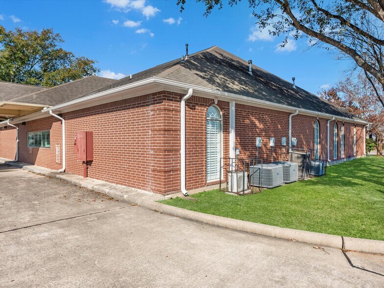 More Photos Of 910 Fairmont Pky, Pasadena Storefront Retail Office For Sale