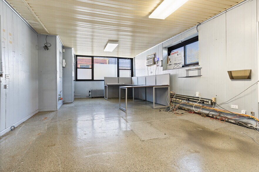 More Photos Of 10 W Sandford Blvd, Mount Vernon Manufacturing For Sale