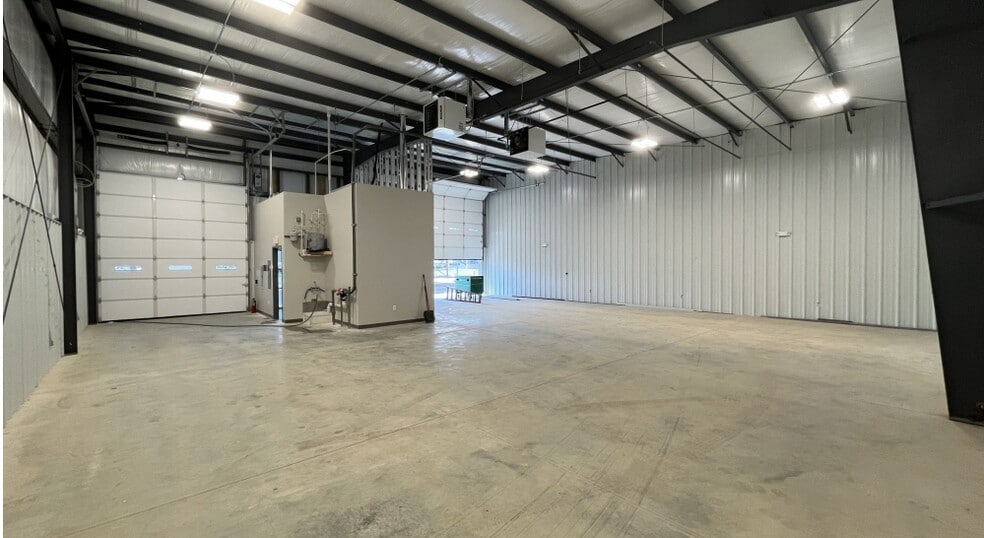 More Photos Of 1309 Division, Springfield Flex For Lease