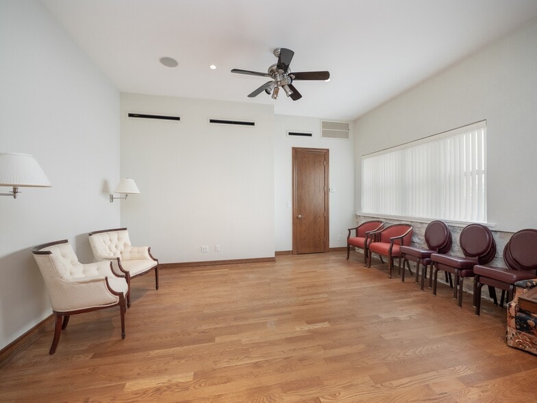 More Photos Of 805 N Congress Ave, Austin Storefront Retail Residential For Sale