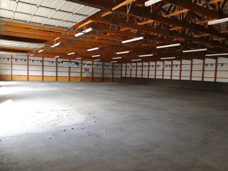 More Photos Of 215 Clark Dr, East Alton Industrial For Lease