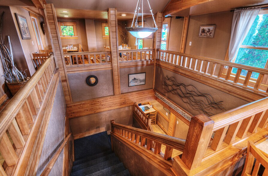 More Photos Of 614 NW Cedar Ave, Redmond Restaurant For Sale