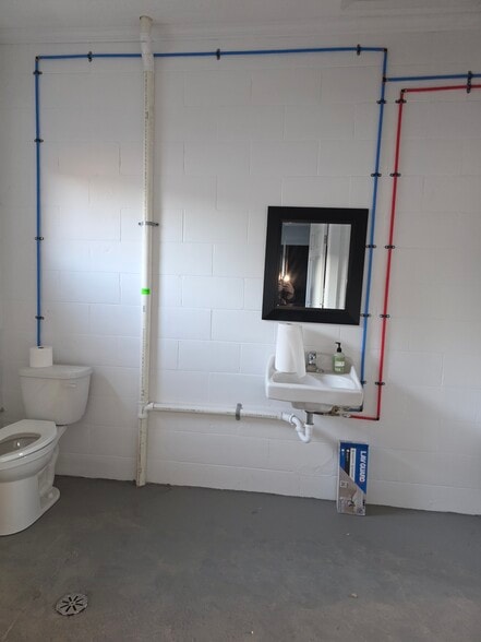 More Photos Of 520 S Prospect Ave, Hartville Flex For Lease