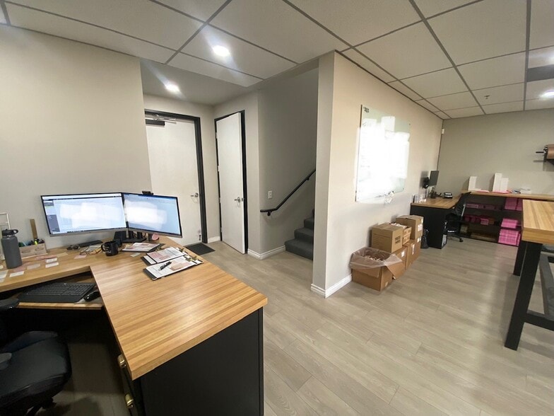 More Photos Of 18451 Collier St, Lake Elsinore Showroom For Lease