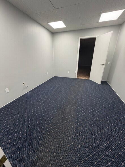 More Photos Of 555 Parque Dr, Ormond Beach Coworking Space