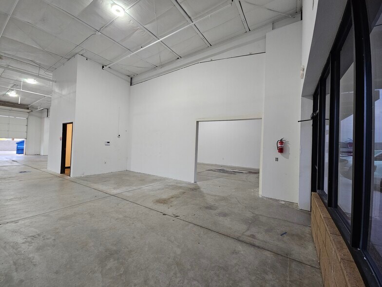 More Photos Of 2921 Friendly Pl, Bullhead City Light Distribution For Lease