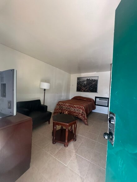 More Photos Of 5650 W Holt Blvd, Montclair Hotel For Sale