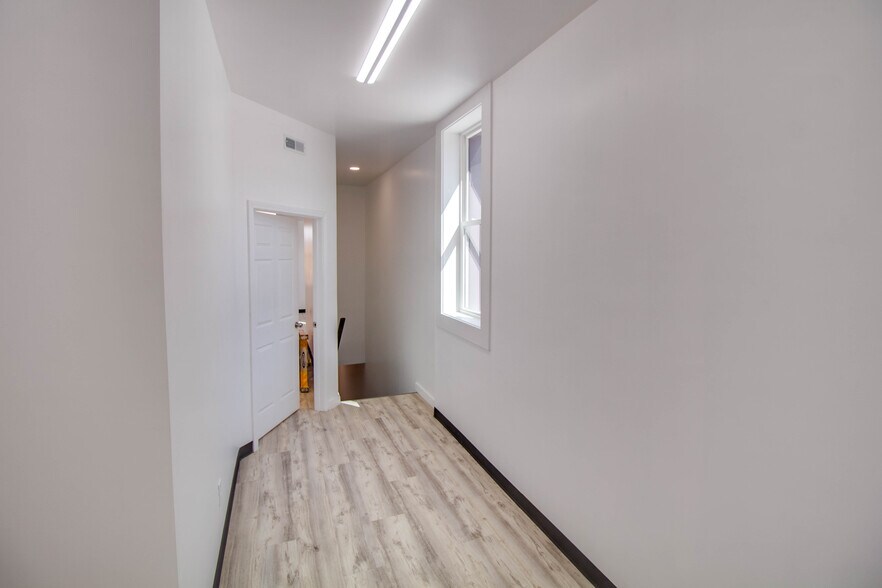 More Photos Of 107 N State St, Jerseyville Office For Lease