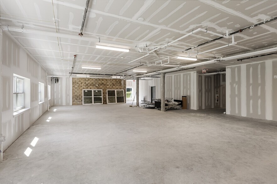 More Photos Of 685 Salina Rd, Sewell Healthcare For Sale