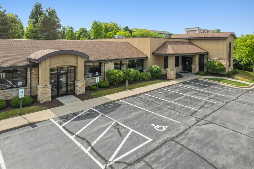 Primary Photo Of 2090-2108 Continental Dr, West Bend Medical For Sale