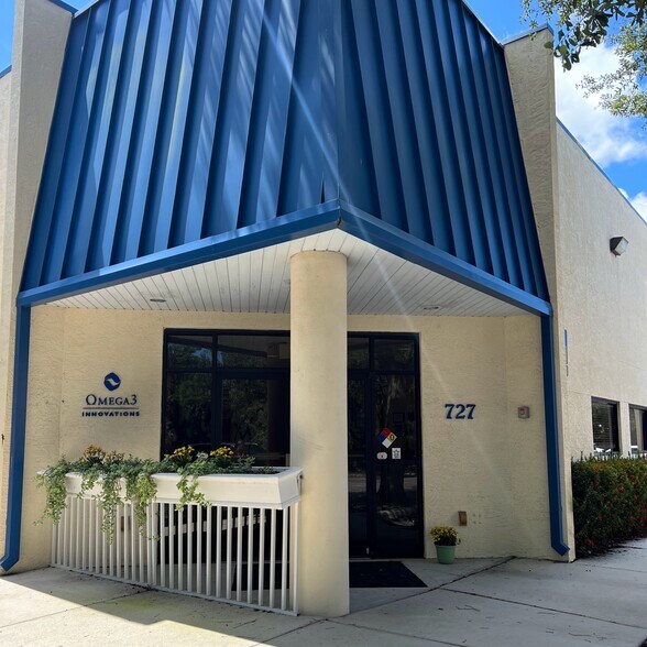 More Photos Of 723 Commerce Dr, Venice Unknown For Lease