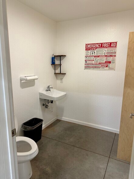 More Photos Of 1115 Ewald Ct, Paradise Manufacturing For Lease