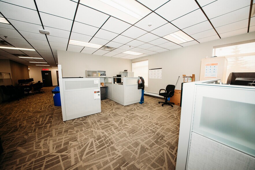 More Photos Of 37 Vic Turner Airport Rd, Dawson Creek Office For Sale