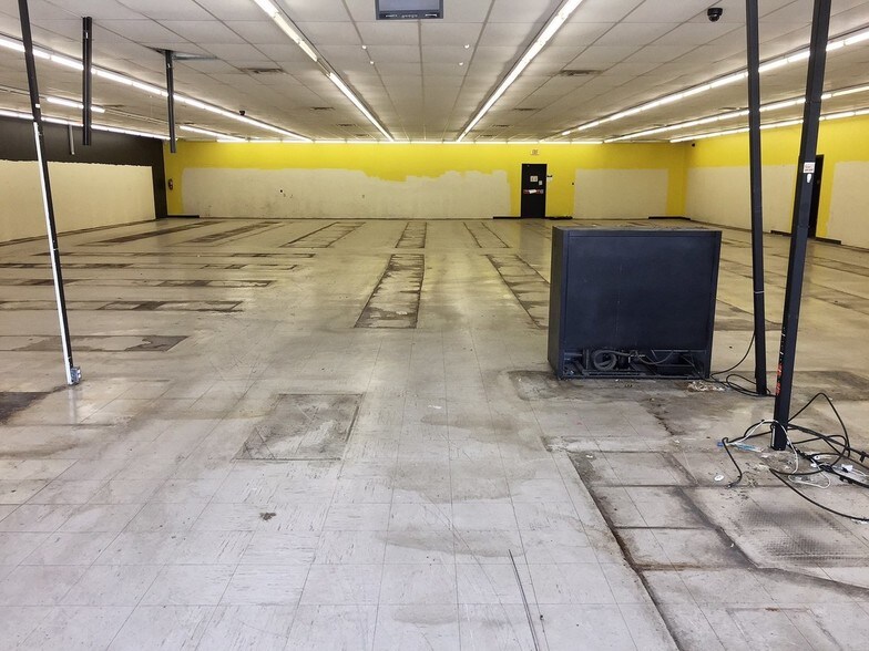 More Photos Of 706 Avenue G, Kentwood Freestanding For Lease