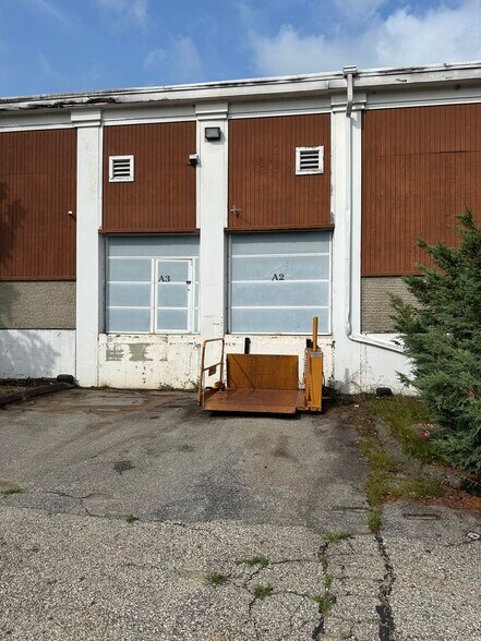 More Photos Of 3 Robinson Rd, Bow Light Distribution For Lease