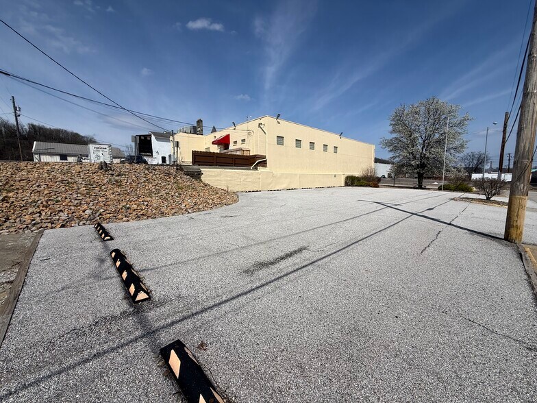 More Photos Of 630 Market St, Steubenville Office For Sale