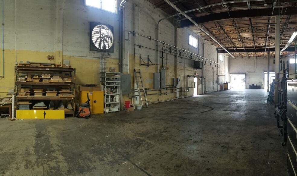 More Photos Of 7889 NW 98th St, Hialeah Gardens Warehouse For Lease