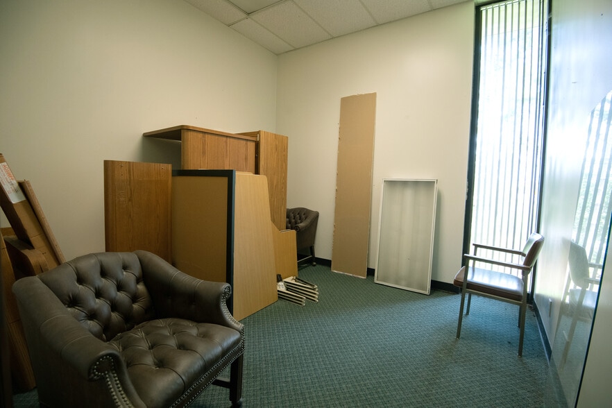 More Photos Of 1330 N Park St, Carrollton Medical For Sale