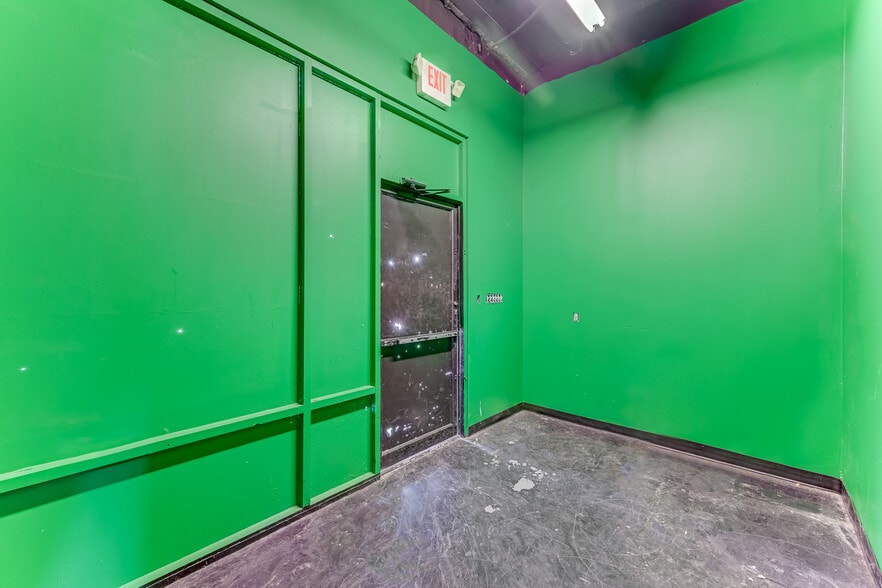 More Photos Of 324 Fm-1960 Rd, Houston General Retail For Sale